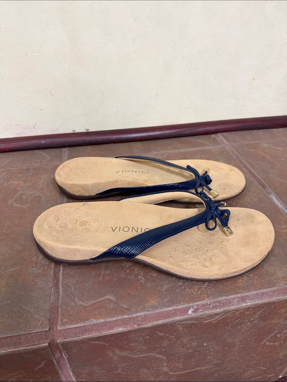 Vionic Bella II thong sandals size 10